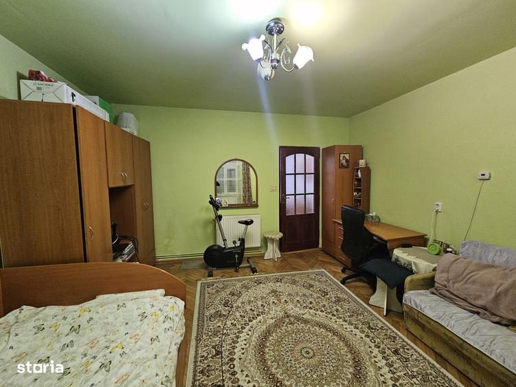 Garsonieră decomandată în Lunei