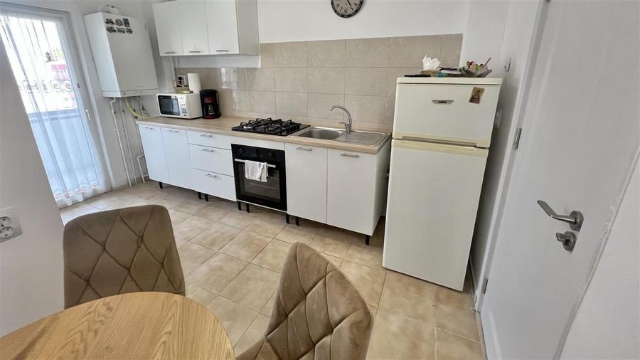 Apartament cu 3 camere decomandat, mobilat în Răcădău
