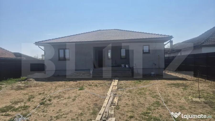 Casă cu 3 camere cu Teren 950 Mp în Central
