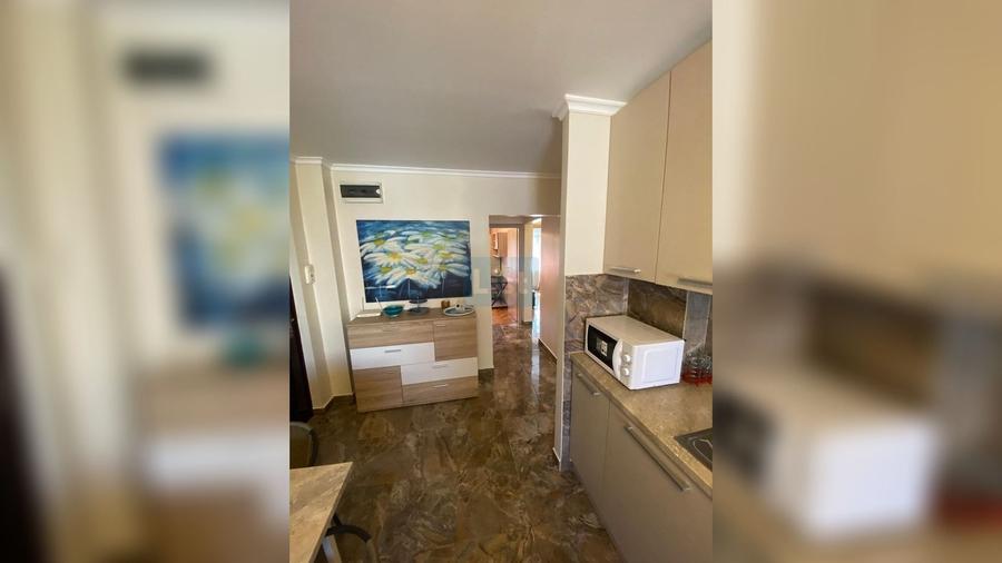 Apartament cu 3 camere semidecomandat, mobilat în Zorilor