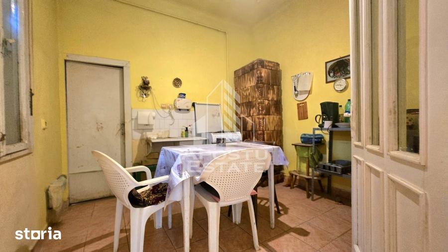 Casă cu 3 camere nedecomandat cu Teren 698 Mp în Pârneava