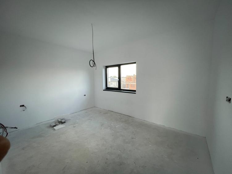 Duplex cu 4 camere cu Canalizare în Urseni