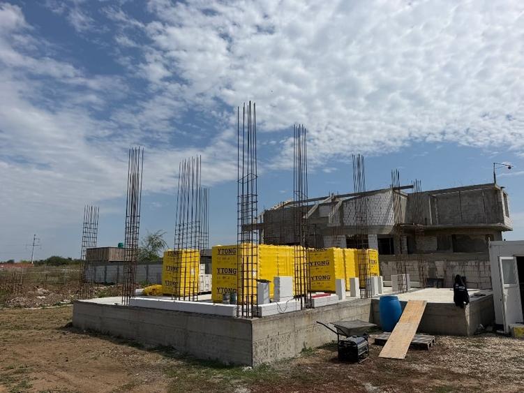 Casă individuală cu 2 camere cu Teren 250 Mp în Central