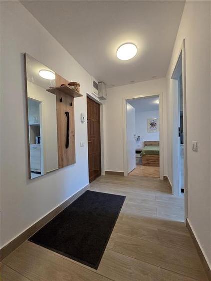 Apartament cu 3 camere semidecomandat, mobilat în Gării