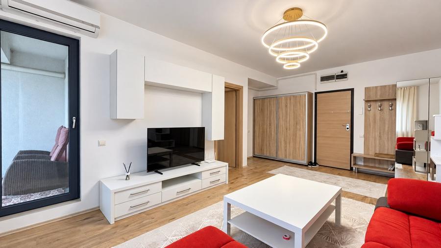 Apartament cu 3 camere semidecomandat, mobilat în Băneasa