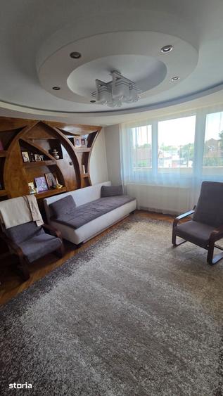 Apartament cu 3 camere decomandat în Burdea