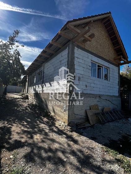 Casă individuală cu 4 camere cu Canalizare în Exterior Sud
