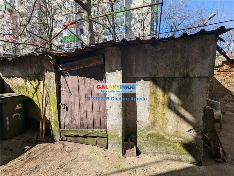 Casă cu 8 camere cu Garaj în Unirii