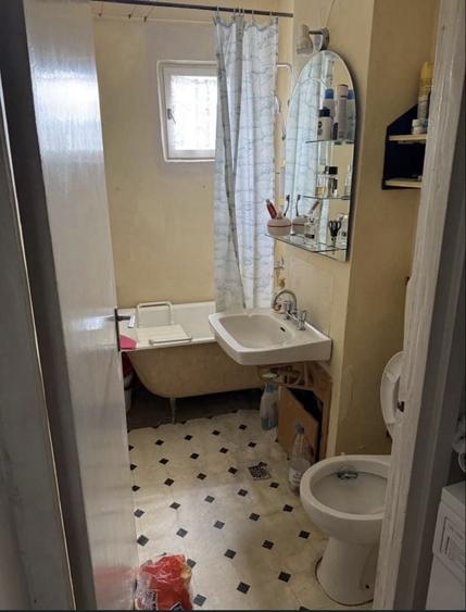 Apartament cu 3 camere semidecomandat în Govândari