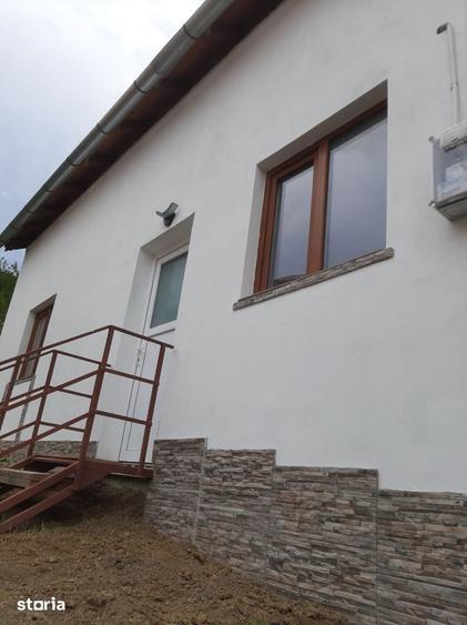 Casă cu 4 camere cu Teren 569 Mp în Cernatu