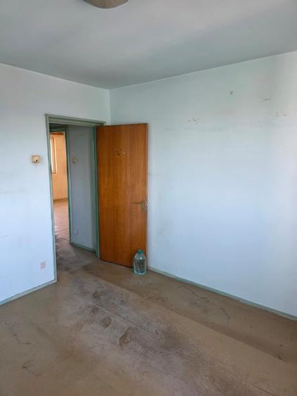Apartament cu 3 camere semidecomandat în Câmpia Libertății
