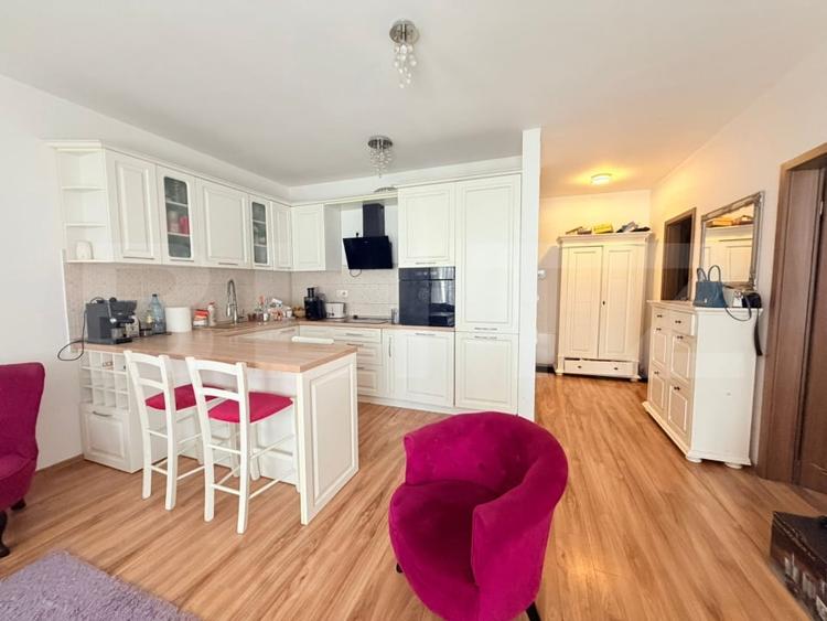Apartament cu 2 camere semidecomandat, mobilat în Bună Ziua