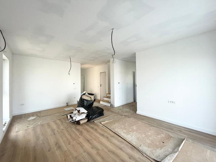 Duplex cu 5 camere cu Teren 352.5 Mp în Moșnița Nouă