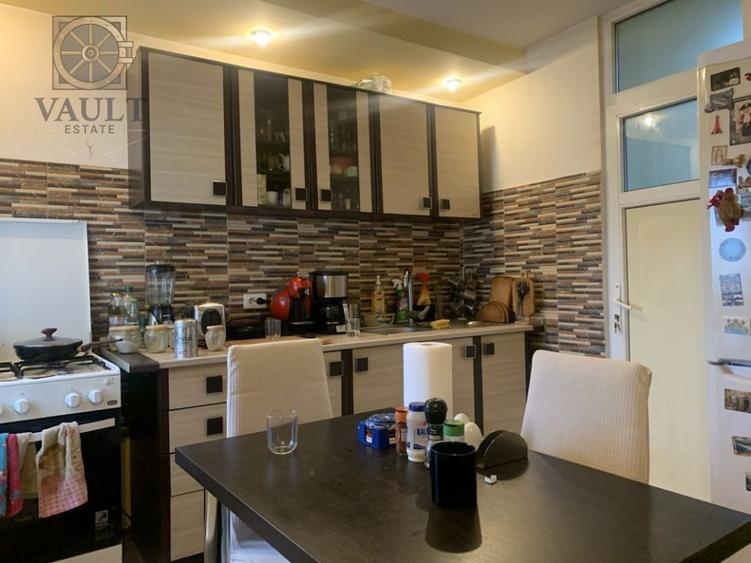 Apartament cu 4 camere decomandat, mobilat în Sebastian