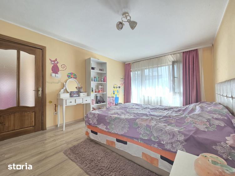 Casă cu 4 camere decomandat cu Teren 550 Mp în Vânători