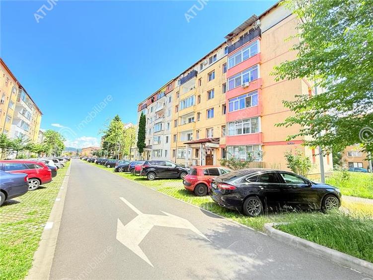 Apartament cu 3 camere etaj 1 cu balcon zona Mihai Viteazu/Cedonia - 1