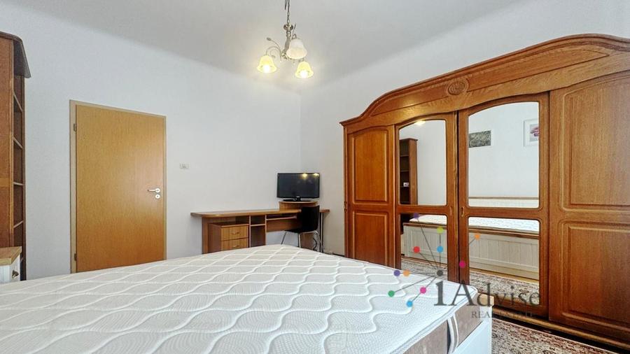 Garsonieră decomandată în Schei