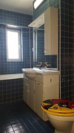 Apartament cu 3 camere semidecomandat în Văcăresti
