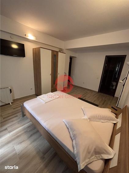 Casă cu 8 camere cu Teren 200 Mp în Central