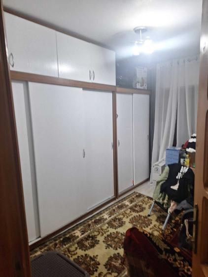 Apartament cu 4 camere decomandat în Băceni