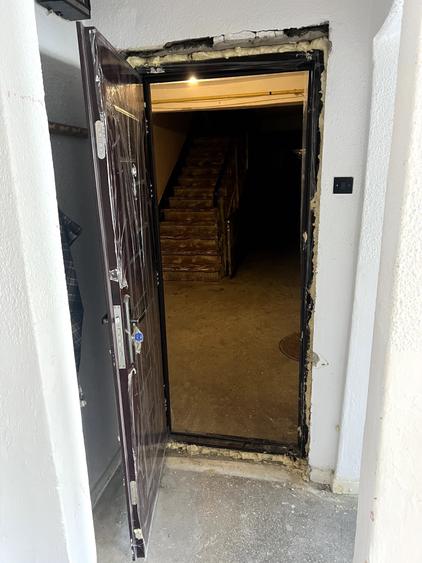 Garsonieră decomandată în Coman