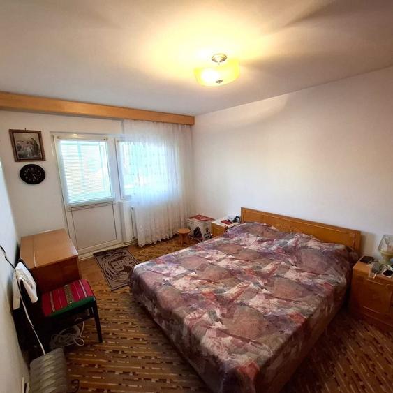 Apartament cu 3 camere decomandat în Sud