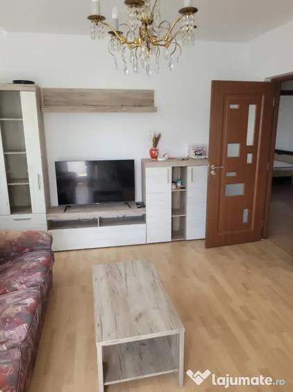 Apartament cu 3 camere decomandat în Aviației