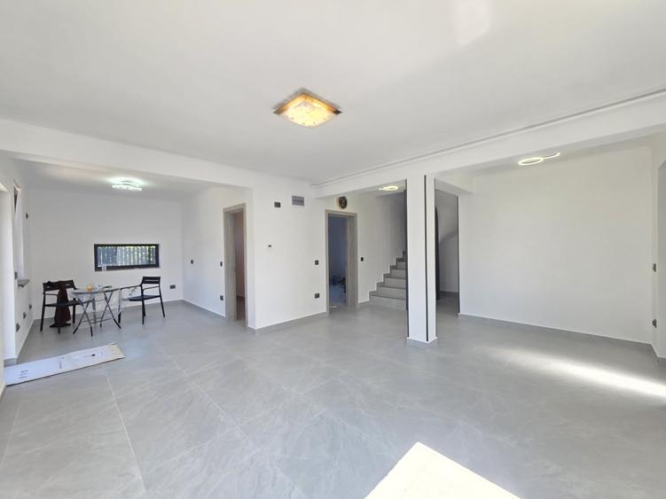 Duplex cu 4 camere decomandat cu Canalizare în Râșnov