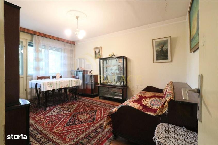 Apartament cu 3 camere decomandat în Podu Roș