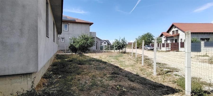 Casă cu 4 camere cu Teren 700 Mp în Episcopia Bihorului