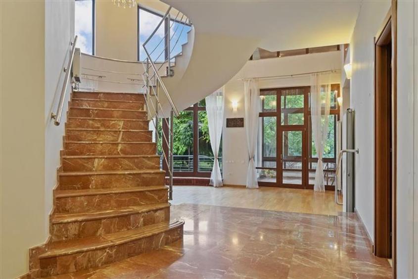 Casă individuală cu 10 camere cu Piscina în Iancu Nicolae