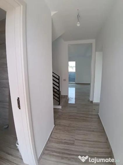 Casă cu 4 camere cu Teren 350 Mp în Șcheia