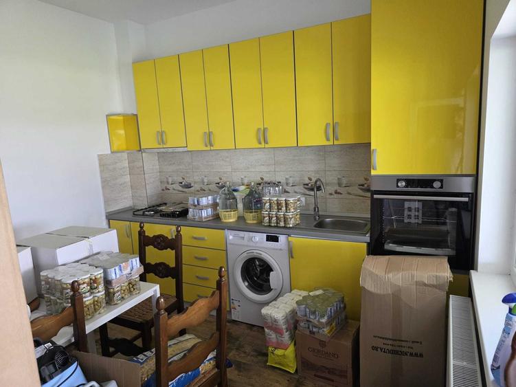 Casă cu 4 camere cu Teren 10000 Mp în Coada Izvorului