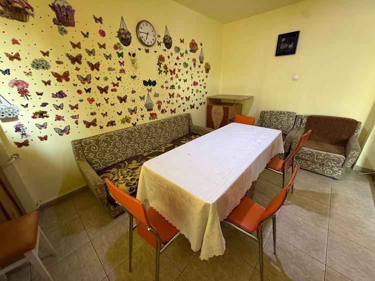 Apartament cu 2 camere decomandat în Trocadero