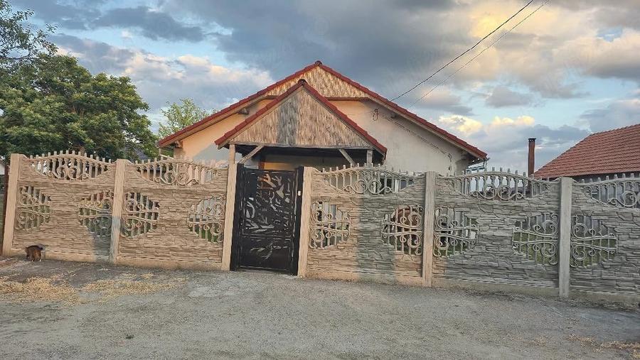 Casă cu Teren 800 Mp în Beba Veche