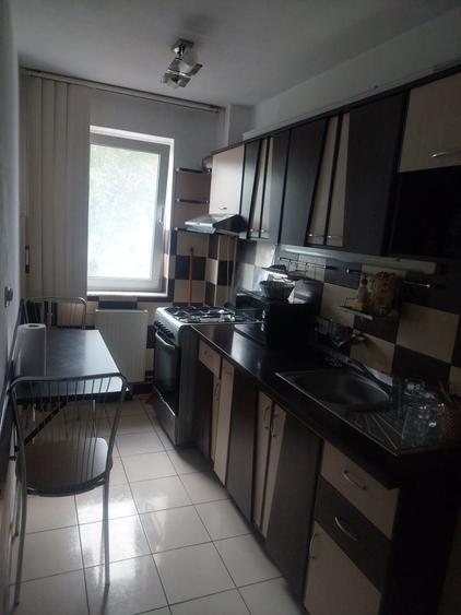 Inchiriez apartament zona Trivale - 9