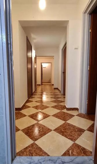 Apartament cu 3 camere decomandat, mobilat în Berceni