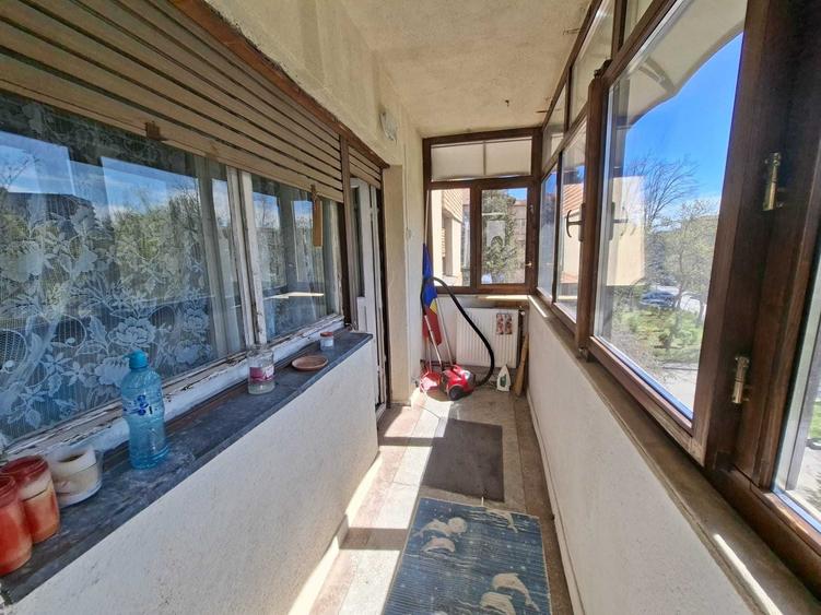 Apartament cu 3 camere decomandat în Sud