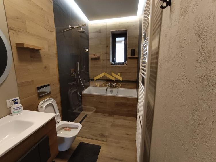 Apartament cu 3 camere decomandat, mobilat în Intim