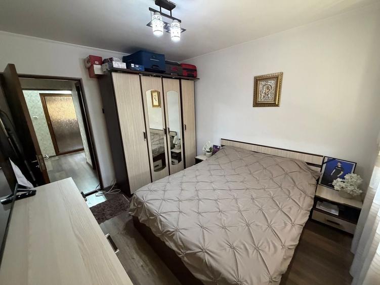 Apartament cu 3 camere decomandat, mobilat în Buzaului