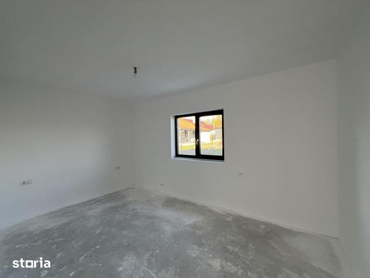 Casă cu 3 camere cu Teren 1000 Mp în Burdea