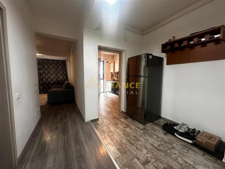 Apartament cu 3 camere decomandat, mobilat în Berceni