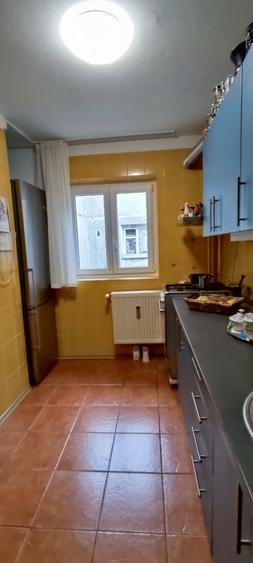 Apartament cu 3 camere decomandat în Tineretului
