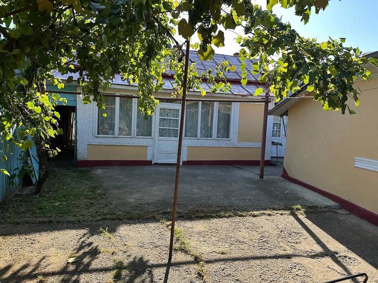 Casă cu 2 camere cu Teren 1400 Mp în Moțca