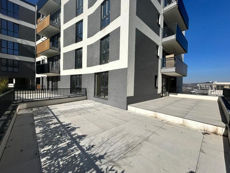 Apartament cu 3 camere semidecomandat în Florești — fotografia 1