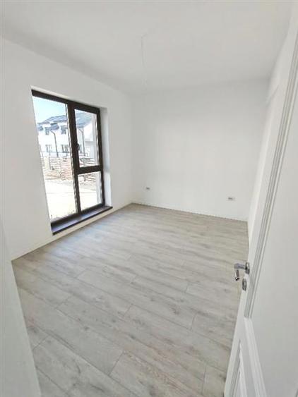 Casă cu 5 camere cu Canalizare în Central