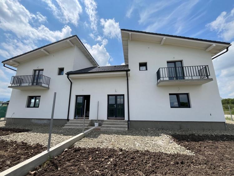 Duplex cu 5 camere cu Canalizare în Șelimbăr