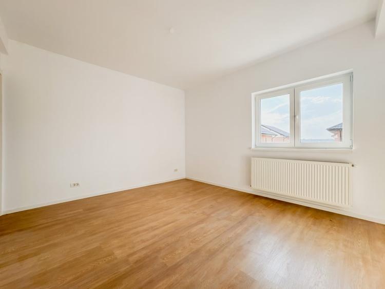Casă individuală cu 4 camere cu Teren 250 Mp în Periferie