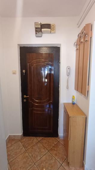 Apartament cu 2 camere semidecomandat în Giurgiului