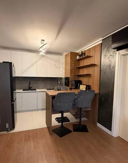 Apartament cu 3 camere semidecomandat, mobilat în Sălaj